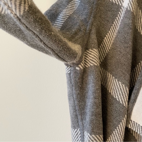 Chico's Gray and White Plaid Cardigan Size 0 - Picture 6 of 8